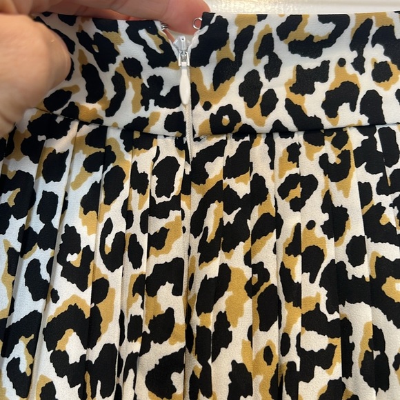 J. Crew Leopard Print pleated A-Line Skirt size 4. - Picture 6 of 8